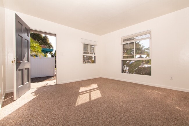 Building Photo - Charming 1 Bed/1 Bath - Just One Block from the Ocean in North Pacific Beach!