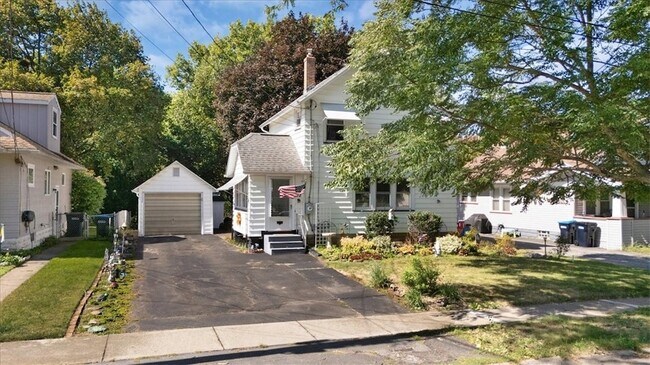 Building Photo - 92 Veness Ave