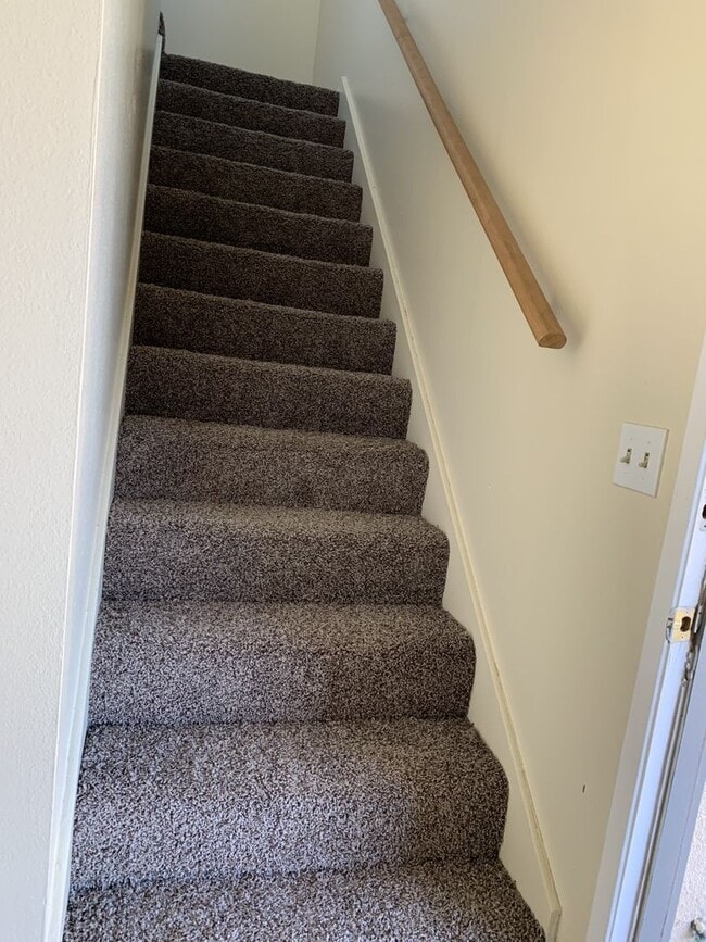 Building Photo - AVAILABLE NOW