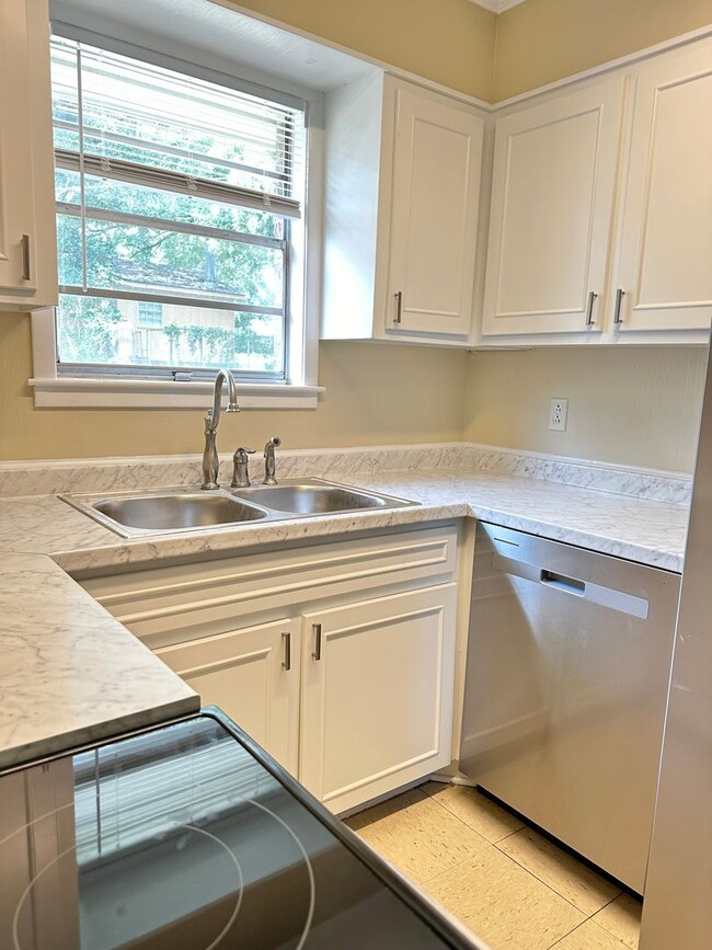 Building Photo - Newly renovated, 1 block from Troy U campus