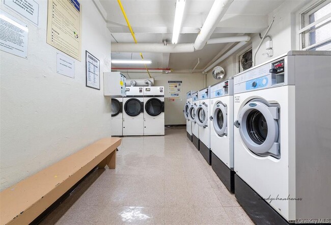 Building Photo - 87-20 175th St