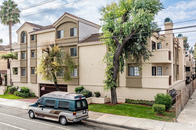 Alternar - 2 Bed, 2 Bath Apartment in Paramount