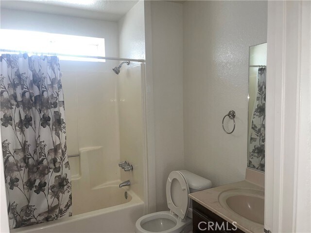 Foto del edificio - 15398 Bear Valley Rd