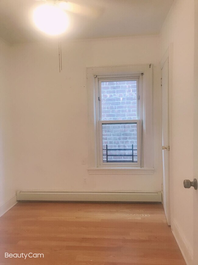 Building Photo - 1512 Dahill Rd