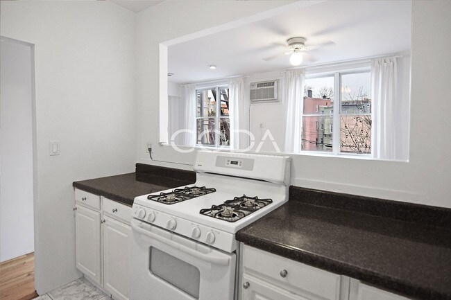 Foto del edificio - 146 Richardson St