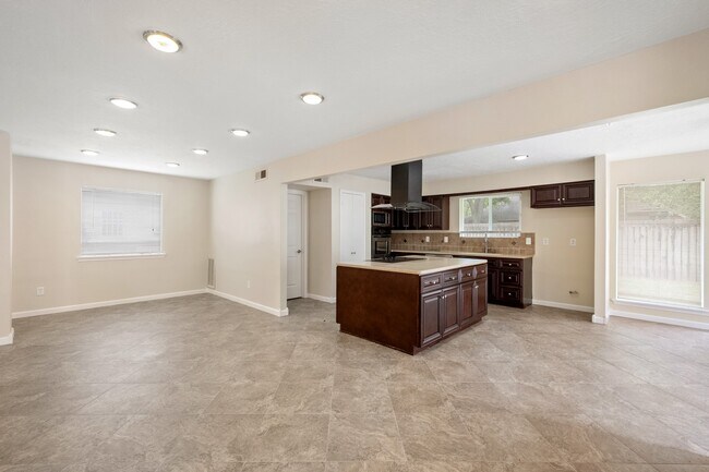Foto del edificio - 14126 Saddlebend Dr
