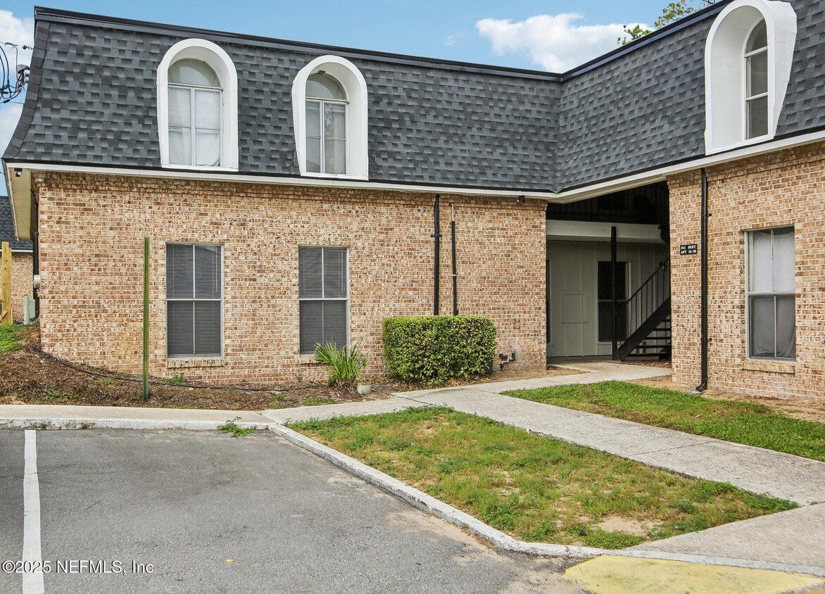 Foto principal - 7201 Arlington Expy