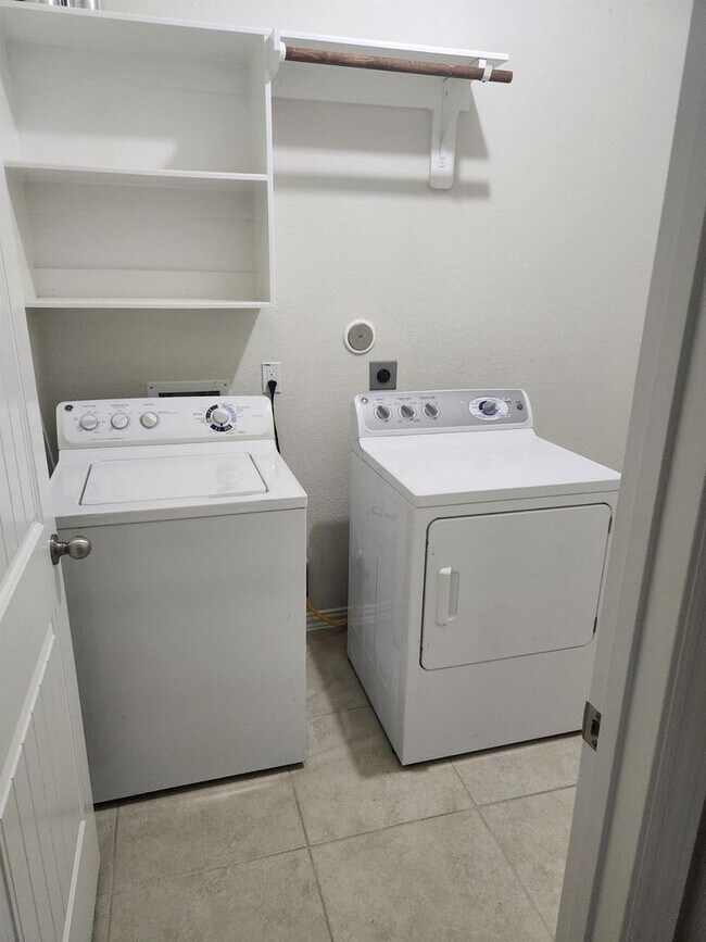 Foto del edificio - Beautiful 3-bedroom plus study, 2-bath hom...