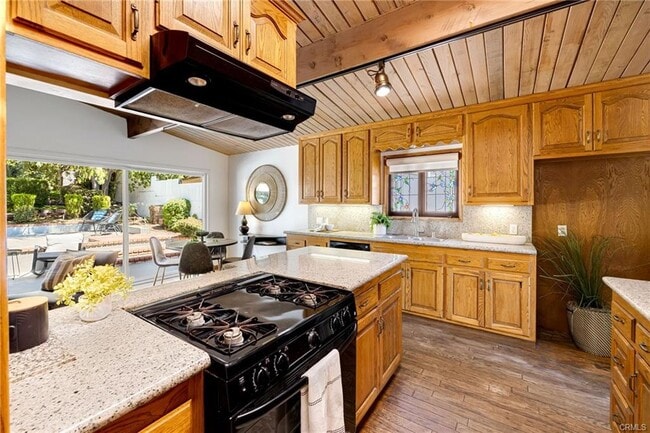 Foto del edificio - 3117 Harmony Pl