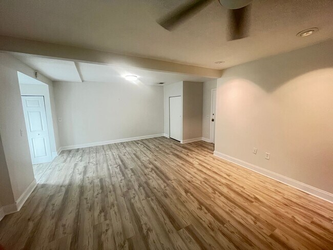 Building Photo - Beautiful 3 Bed 1.5 Bath Pool Home for Rent in Lake Mary, FL