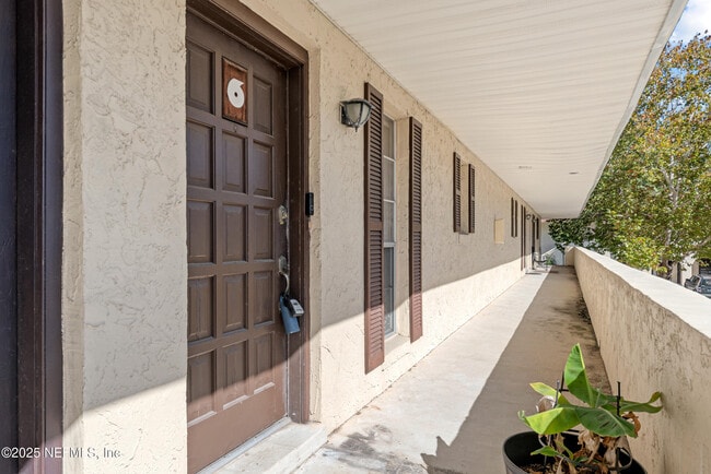 Foto del edificio - 7341 El Ocho Rd