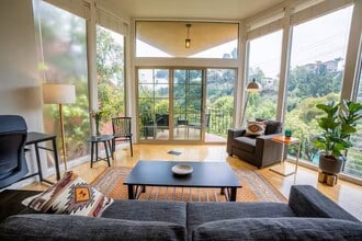 Building Photo - 7038 Pacific View Dr
