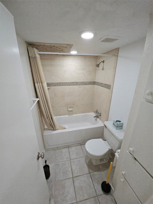 Foto del edificio - 2350 Bering Dr