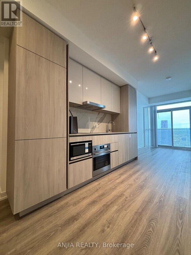 Building Photo - 8 Interchange Wy