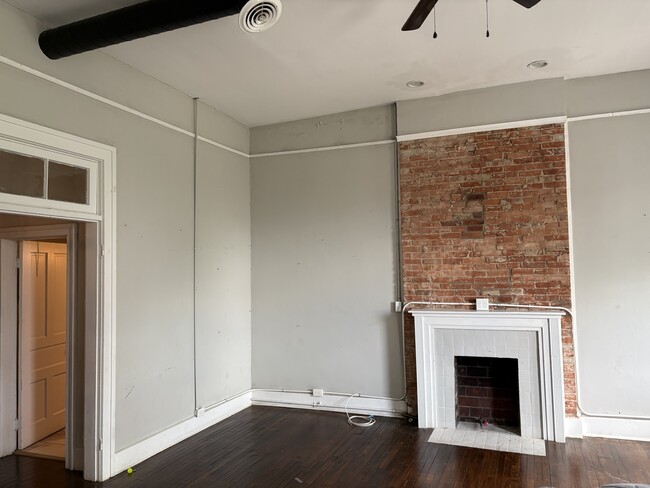 Building Photo - 10 N Park Pl