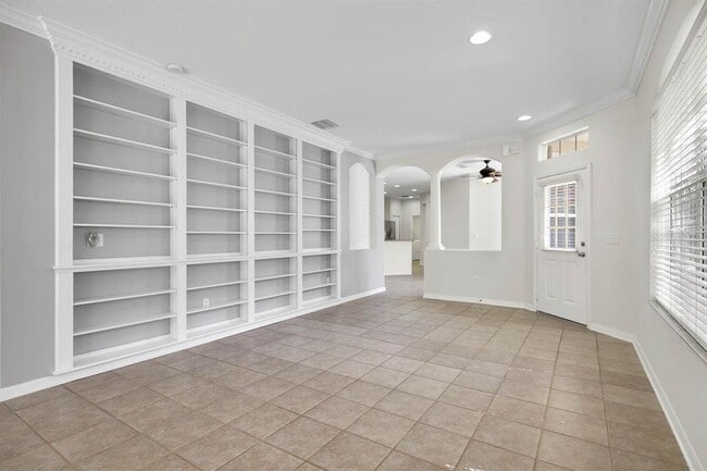 Foto del edificio - 15715 Phoebepark Avenue