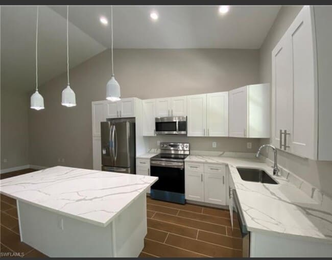 Foto del edificio - 119 Meadow Rd