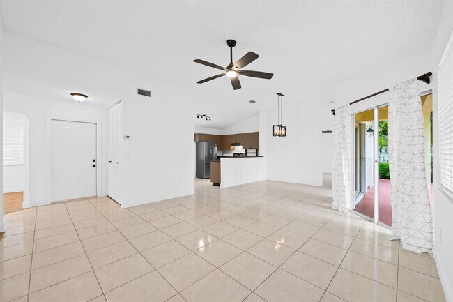 Foto del edificio - 9953 NW 9th Ct