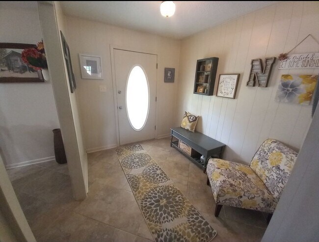 Foto del edificio - 878 W Hawthorne Rd