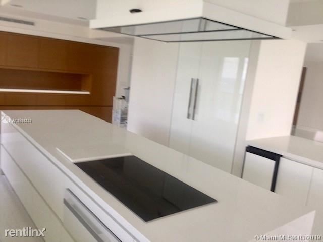 Foto del edificio - 4 br, 4.5 bath  - 6423 Collins Ave # PH18033