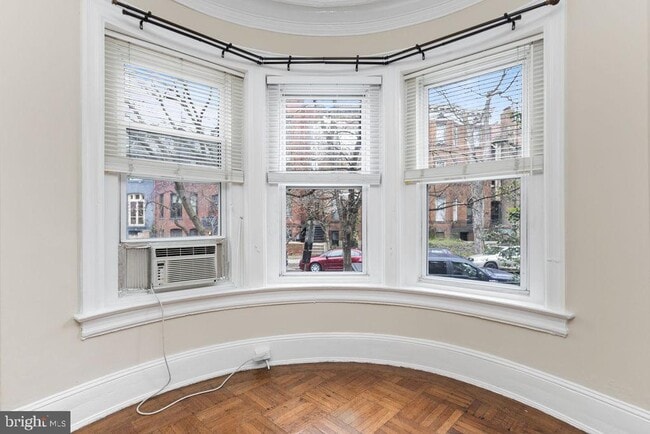 Foto del edificio - 2509 Cliffbourne Pl NW