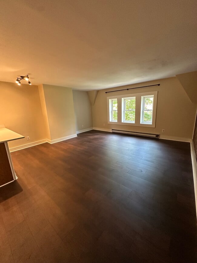 Building Photo - 367 State St