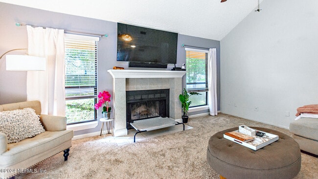 Foto del edificio - 437 W 9th St