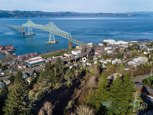 Building Photo - Spacious Older 4 bedroom, 1 Bath Home In Historic ASTORIA
