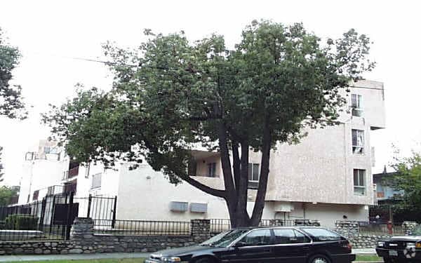 Primary Photo - 1095 N Raymond Ave