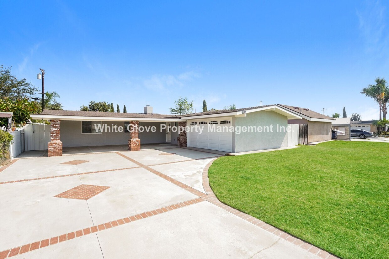 Foto principal - Spacious 4-Bed, 2-Bath Home with Large Bac...