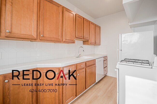 Foto del edificio - 1818 Whitley Ave