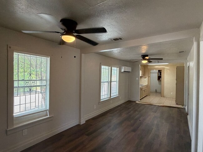 Building Photo - 200 Clemmer St