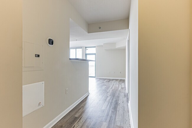 Building Photo - 851 N Glebe Rd