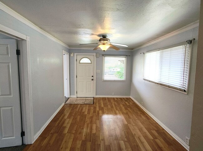 Foto del edificio - 3 Bd  1 Bath Home in Salt Lake City