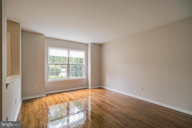 Building Photo - 120 Medinah Dr
