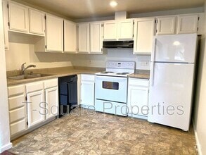 Building Photo - 7041 S 116th Pl