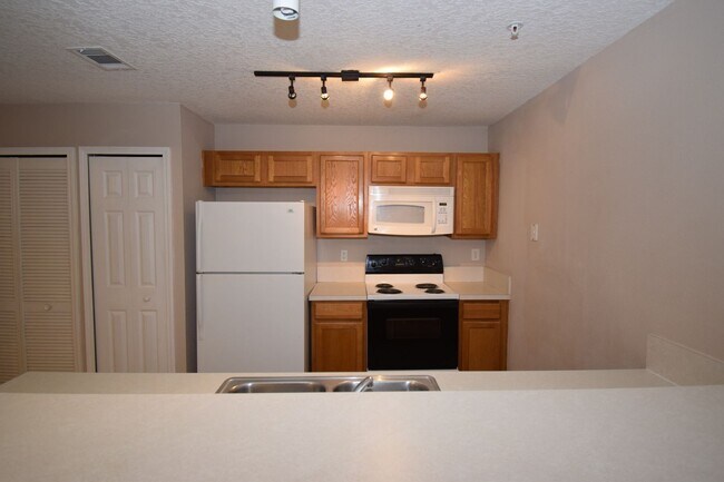 Foto del edificio - 2/2 Condo  in Merrill Pines Gated Community