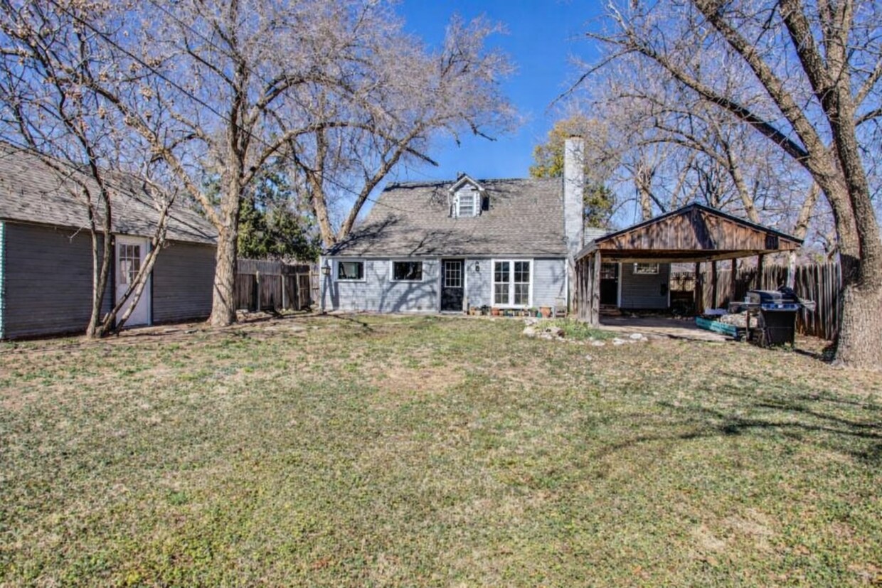 Building Photo - Character-filled Tech Terrace Beauty!