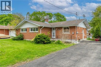 Building Photo - 110 Stonybrook Dr