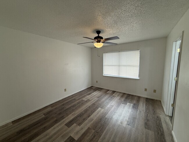 Foto del edificio - 1616 Rustic Dr