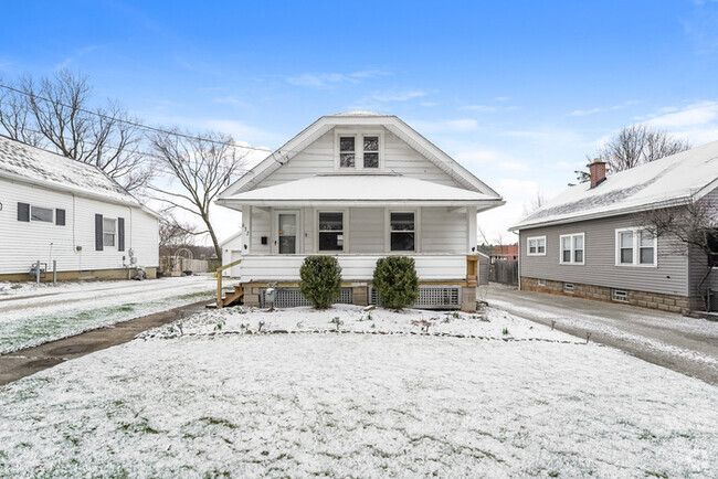 Building Photo - 632 E Smith Rd
