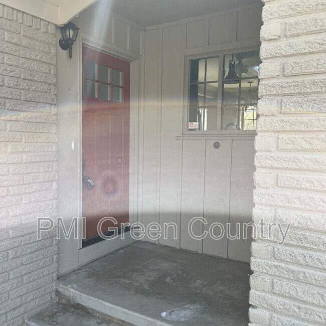 Building Photo - 5428 E 25th Pl