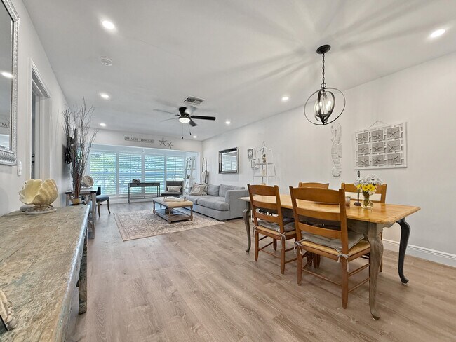 Foto del edificio - 1021 Flame Vine Ave