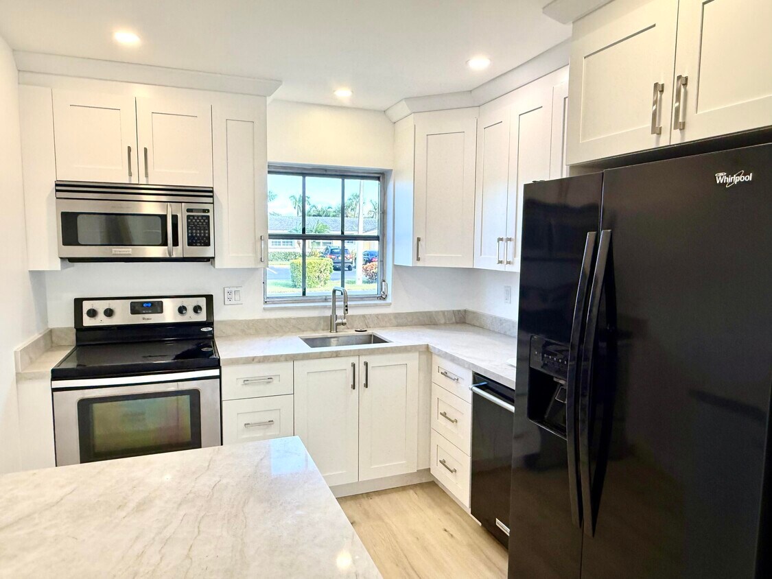 Foto principal - 2630 Emory Dr W