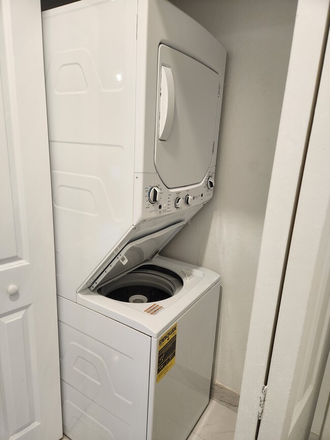 Building Photo - 212 SE 23rd Ter