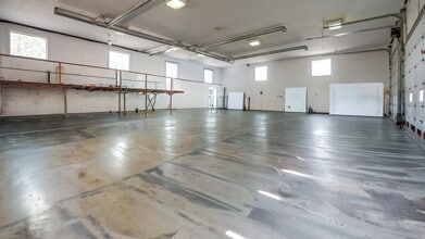 Building Photo - 650 St Annes Rd