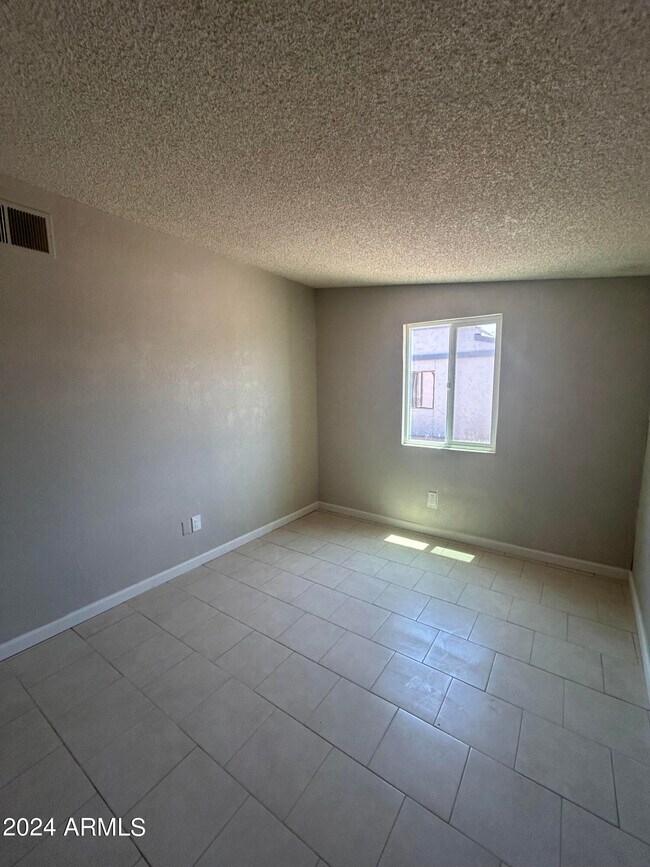 Building Photo - 2524 S Yavapai Rd