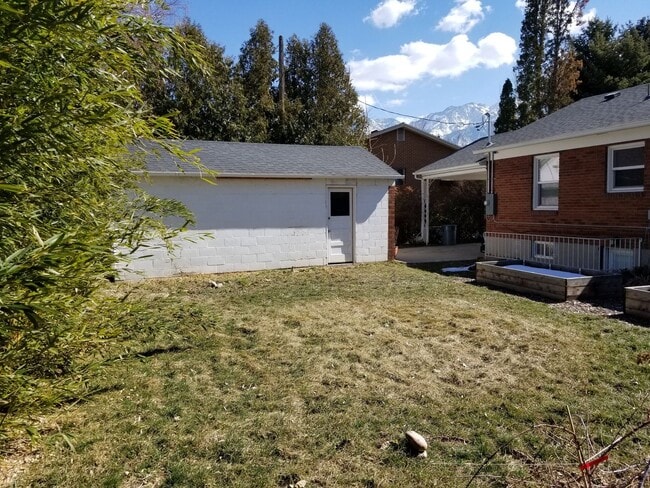 Building Photo - 4 Bed/2 Bath Home Bath in Millcreek
