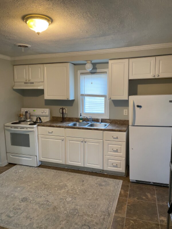 Building Photo - 26676 Couzens Ave