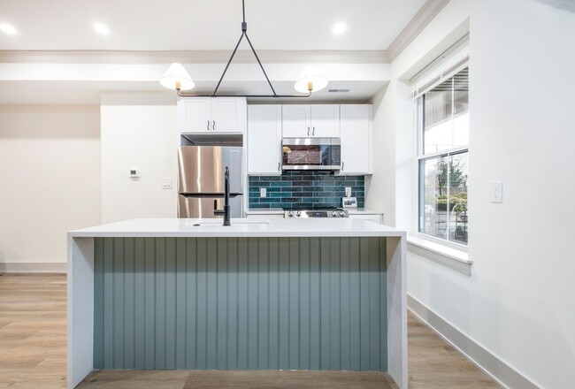 Building Photo - Welcome home to this newly renovated porch...